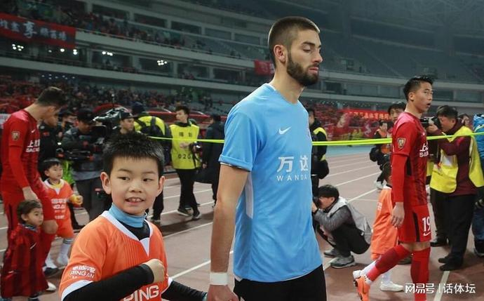 雷竞技体育 -广州队迎欧超杯关键赛，今晚临场应变，质疑声仍在，年轻球员得到机会(短道速滑3000米规则)