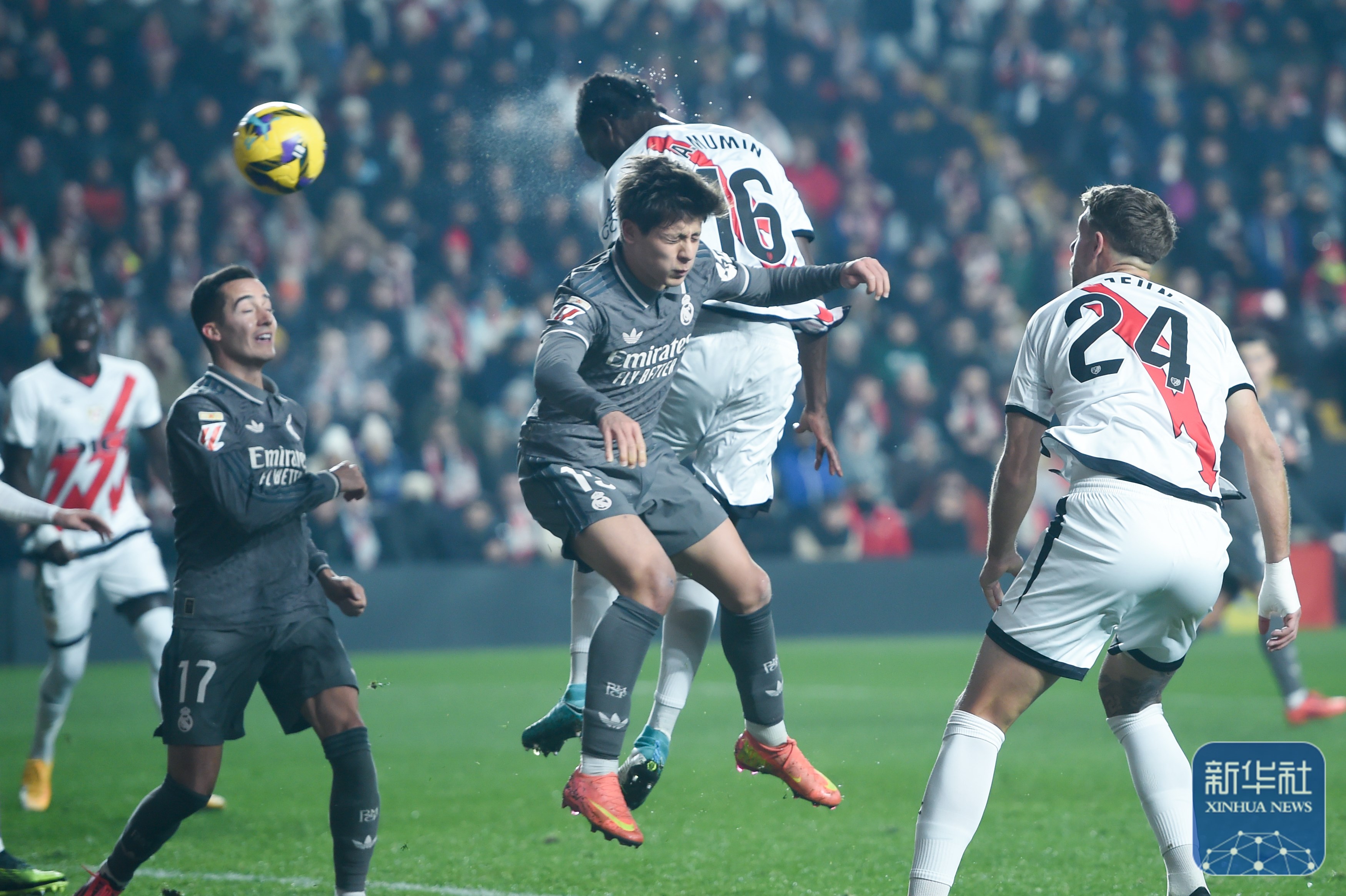 雷竞技官网 -赛前荷甲焦点战，皇家马德里豪取连胜，气氛紧张，轮换策略成焦点 